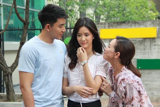 Đứng cả đêm chờ vợ đẻ, vừa vạch tã con chồng tôi đòi bắt đền bác sĩ