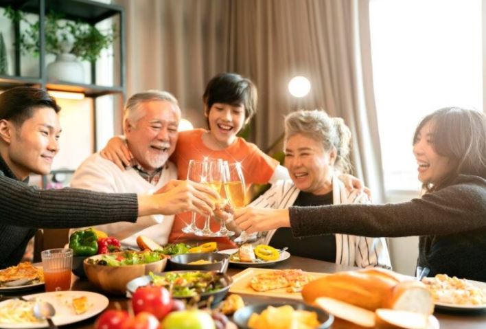 Tháng nào con rể cũng biếu 5 triệu, nghe câu con mắng vợ, tôi trả lại gấp đôi số tiền đã biếu