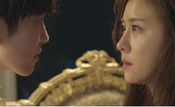 Vợ cũ bị bệnh nặng, tôi đến thăm mới sốc đến suýt ngất bởi bí mật như dao đâm vào tim mà cô ấy thì thầm vào tai mình