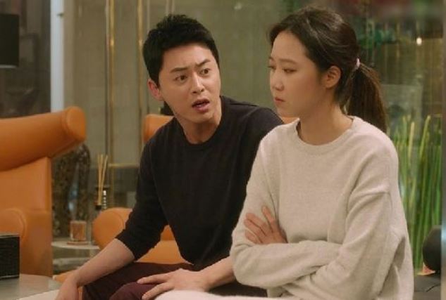 Đi làm xa, mẹ ở nhà với con dâu, một lần bất ngờ về thăm khi vừa bước vào thì té ngửa khi thấy mâm cơm mà con dâu hiền thảo chuẩn bị cho mẹ