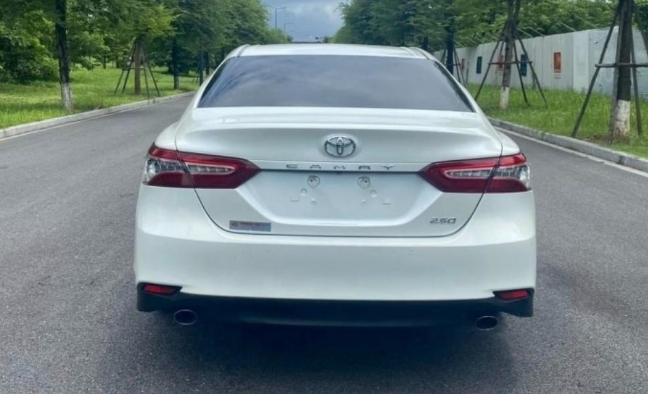 Ngỡ ngàng giá bán lại của Toyota Camry 'full option' sau 4 năm sử dụng