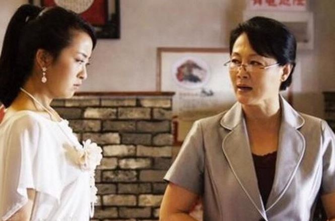 Chồng đòi ly hôn với vợ bầu vì quả óc chó, hé lộ sự thật về mẹ chồng