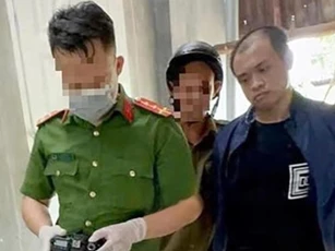 Đối tượng vận chuyển ma túy dùng súng bắn trả khi cảnh sát truy đuổi