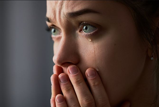 Ch&#x1ECB; g&#xE1;i v&#x1EEB;a m&#x1EA5;t, anh r&#x1EC3; &#x111;&#xE3; &#x111;em s&#x1ED1; ti&#x1EC1;n l&#x1EDB;n c&#xF9;ng hai con &#x111;&#x1EBF;n g&#x1EED;i cho v&#x1EE3; ch&#x1ED3;ng t&#xF4;i, nghe anh n&#xF3;i l&#xFD; do m&#xE0; t&#xF4;i b&#xE0;ng ho&#xE0;ng