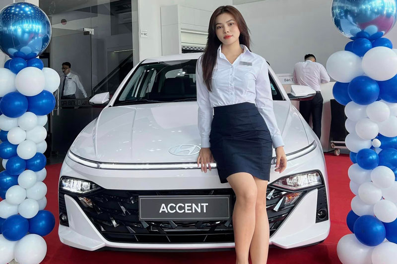 Mỹ nhân Việt khoe sắc bên xe Hyundai