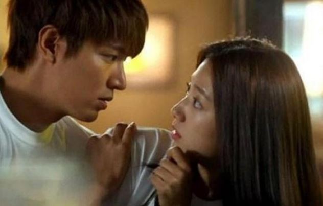 Nghe tin chồng cũ trở về sau 9 năm, hôm nọ tìm đến anh, tôi bất ngờ khi nghe sự thật phản bội năm xưa