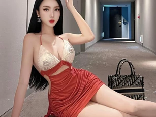 'Mê mẩn' trước vóc dáng hoàn hảo 102-62-91cm của nữ DJ quyến rũ bậc nhất Vịnh Bắc Bộ
