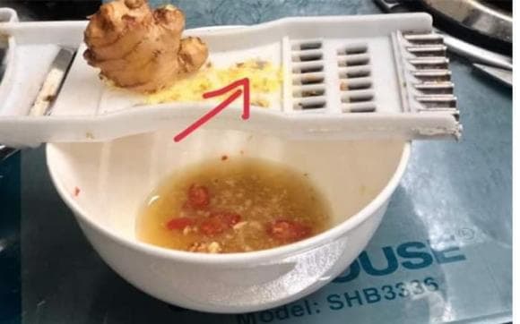 Lỗ tròn trên dao nạo không chỉ làm cho đẹp mà có 5 công dụng ít người biết