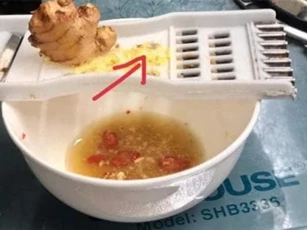 Lỗ tròn trên dao nạo không chỉ làm cho đẹp mà có 5 công dụng ít người biết