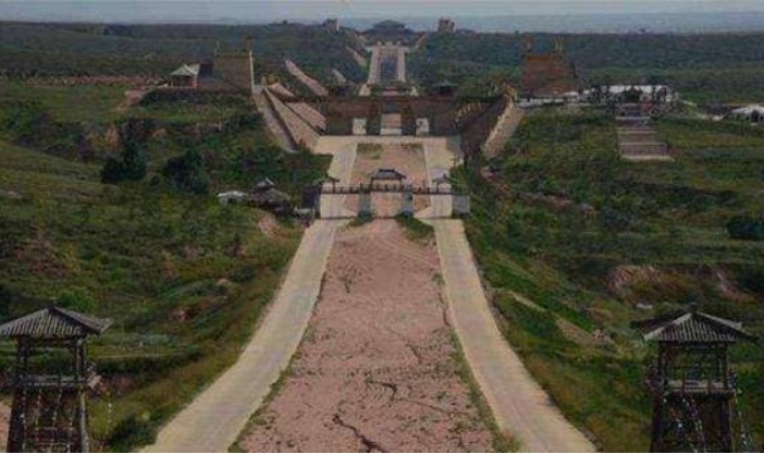 Vì sao con đường do Tần Thủy Hoàng xây suốt 2.000 năm không mọc cỏ? Chuyên gia: Xem những gì bị chôn vùi bên dưới