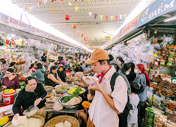 Từ lâu, du khách trong và ngoài nước đã xem chợ Cồn là một trong những “thiên đường ẩm thực”. 