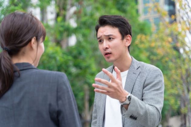 Chồng dỗi vợ ngủ trong ô tô: 'Ở nhà, tôi làm gì cô cũng không hài lòng, chơi điện tử một chút cũng bị cằn nhằn'