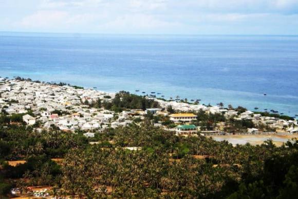 H&#xF2;n &#x111;&#x1EA3;o duy nh&#x1EA5;t Vi&#x1EC7;t Nam n&#x1ED5;i l&#xEA;n m&#x1ED9;t l&#x1EA7;n r&#x1ED3;i bi&#x1EBF;n m&#x1EA5;t v&#x129;nh vi&#x1EC5;n trong l&#xF2;ng bi&#x1EC3;n, l&#xE0; h&#xF2;n &#x111;&#x1EA3;o n&#xE0;o? &#x1EDE; &#x111;&#xE2;u?