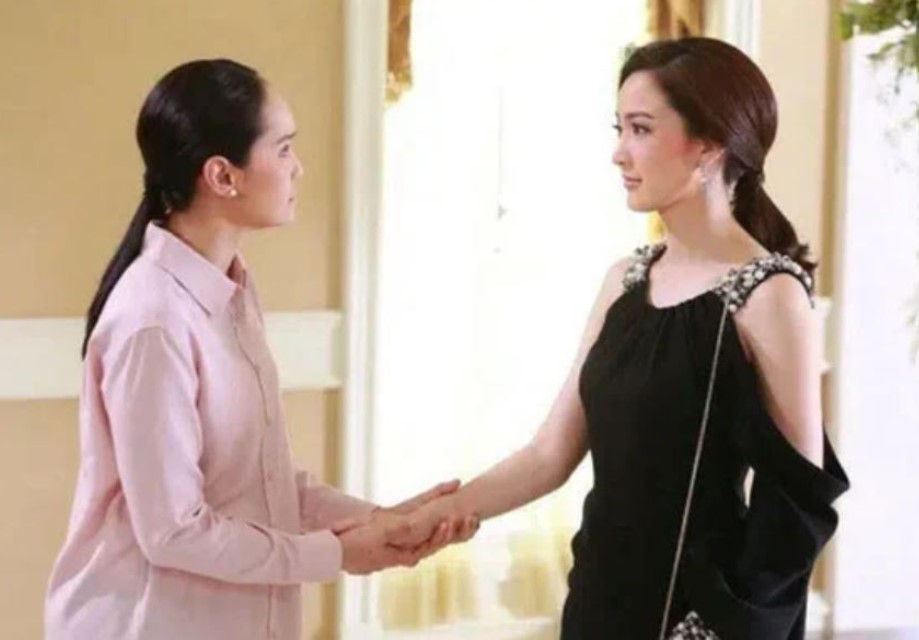 Đến nhà sếp tôi, ngỡ ngàng khi thấy chị dâu làm giúp việc