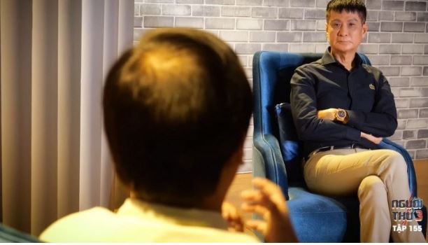 Xin giáo viên tan học sớm, chàng trai sững sờ khi thấy bạn gái làm việc này trong nhà mình