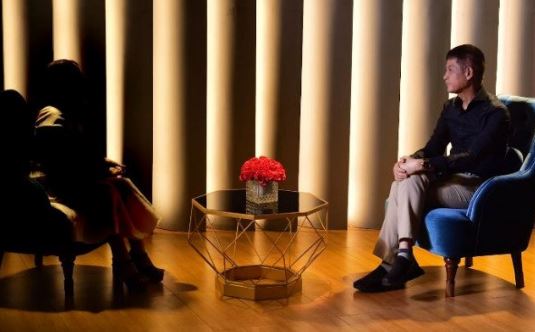 Yêu 8 năm, cô gái sửng sốt khi biết tuổi thật của bạn trai lúc đăng ký kết hôn