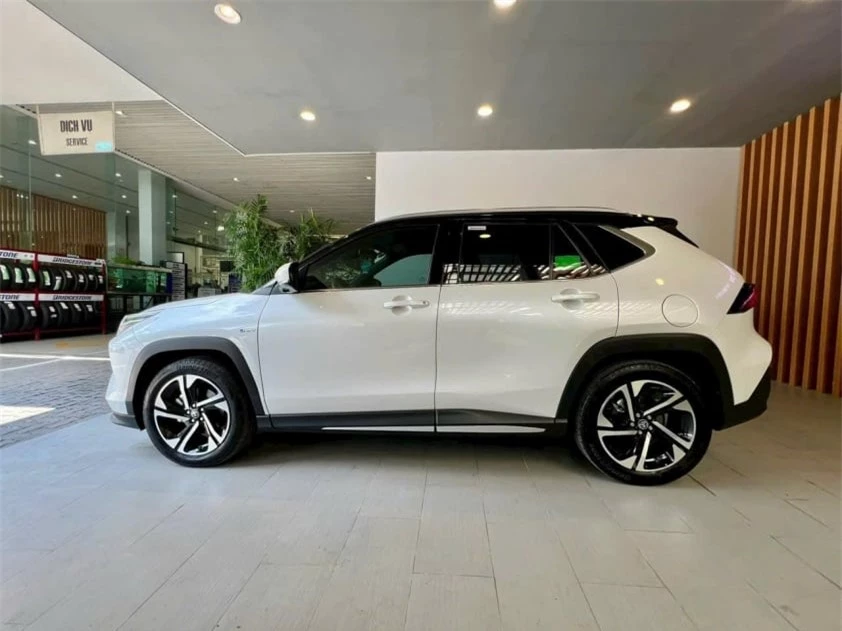 Toyota Yaris Cross HEV 2023 lăn bánh ‘siêu lướt’ gần 5.000 km được rao bán với giá sốc 516379