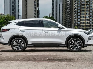 SUV dài gần 4,8 mét, công suất 215 mã lực, nội thất bắt mắt, giá gần 490 triệu đồng