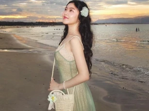 Chuẩn 'Hot girl mùa hè', Lọ Lem bùng nổ vẻ gợi cảm