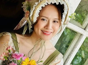 Thanh Thúy khoe vẻ đẹp rạng ngời tuổi 42