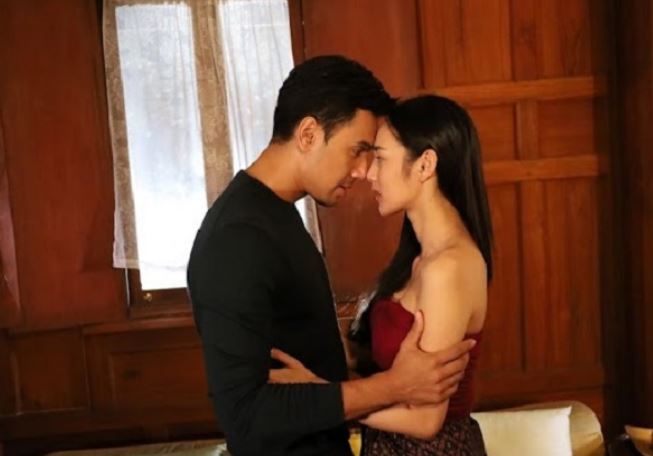 Đêm trước ngày ly hôn chúng tôi ở lại cùng nhau, nửa đêm tôi ngỡ ngàng khi em thẳng thừng làm điều này trước mặt