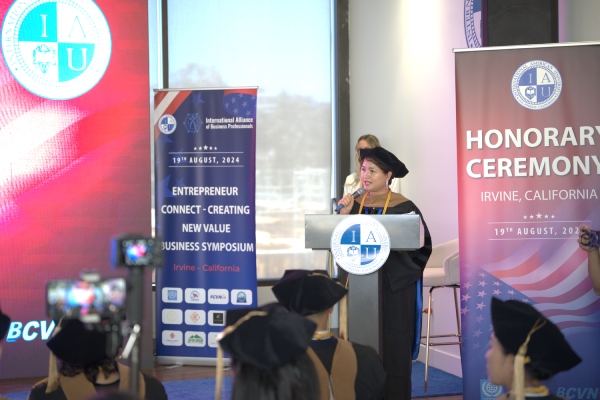 Hai nhà sáng lập Sao Thái Dương cùng được sắc phong giáo sư danh dự tại Mỹ