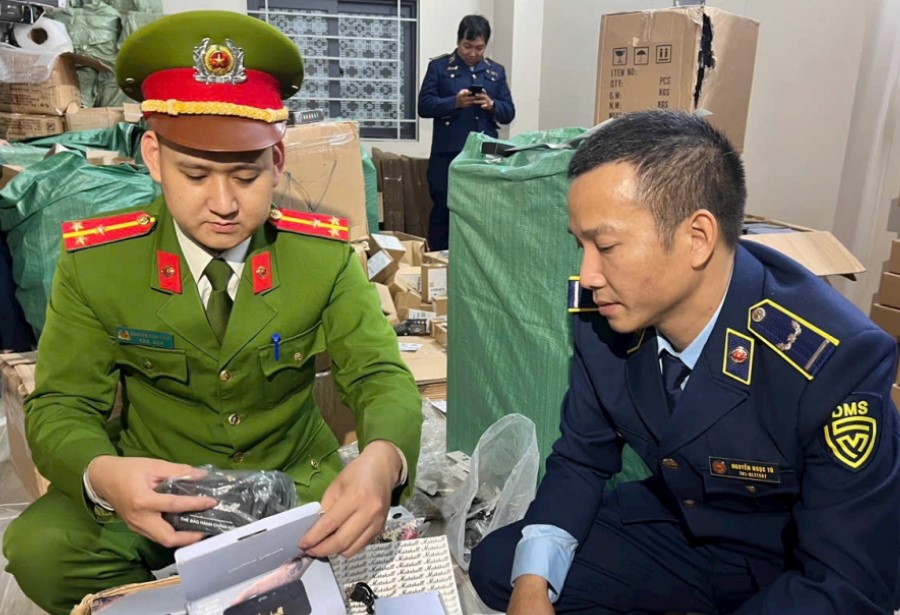 Kinh doanh hàng hóa nhập lậu, 3 cửa hàng tại Big C Thăng Long bị xử phạt