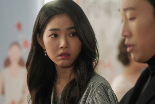 'Rổ rá cạp lại', mẹ kế rớt nước mắt khi nghe con gái riêng của chồng nói một câu nghẹn lòng