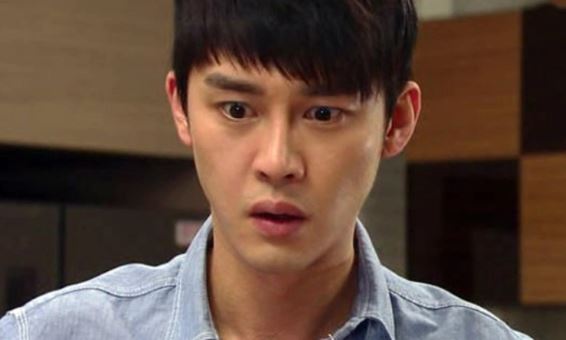 Đón con tan học, bỗng thấy đứa trẻ khuôn đúc vợ cũ, tôi lặng lẽ đi theo thì phát hiện bí mật sốc ngất