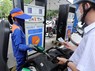 Xăng dầu đồng loạt giảm giá