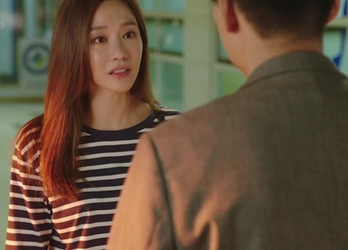 Trước ngày ra tòa ly hôn, vợ khóc nghẹn thấy chồng bật đèn cả đêm để dán lại tờ đăng ký kết hôn