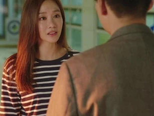 Trước ngày ra tòa ly hôn, vợ khóc nghẹn thấy chồng bật đèn cả đêm để dán lại tờ đăng ký kết hôn