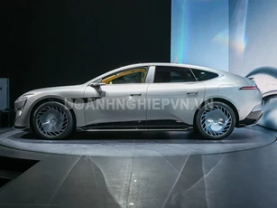 Đối thủ của Mercedes-Maybach S-Class trình làng: Nội thất siêu sang, công suất 570 mã lực, giá gần 2,3 tỷ đồng