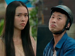 Diệp Bảo Ngọc “giành giật” với các hồn ma khác để Tuấn Trần trúng số trong “Làm giàu với ma”