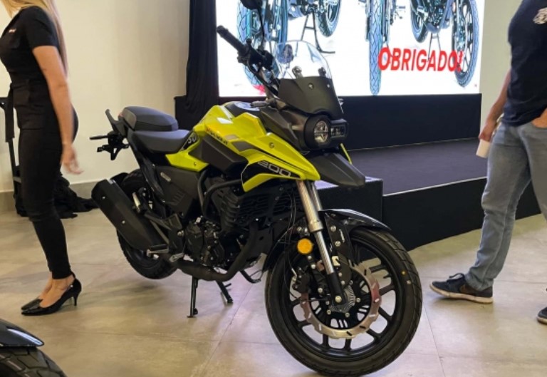 ‘Chiến thần’ côn tay mới ra mắt: Động cơ 200cc mạnh mẽ ăn đứt Yamaha Exciter, có ABS 2 kênh, giá rẻ