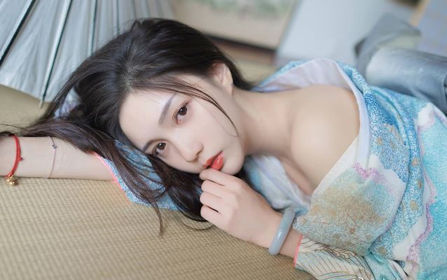 Đêm tân hôn, chồng khóa cửa bắt vợ ngủ phòng khách, câu nói của mẹ chồng khiến dâu trẻ đắng chát lòng