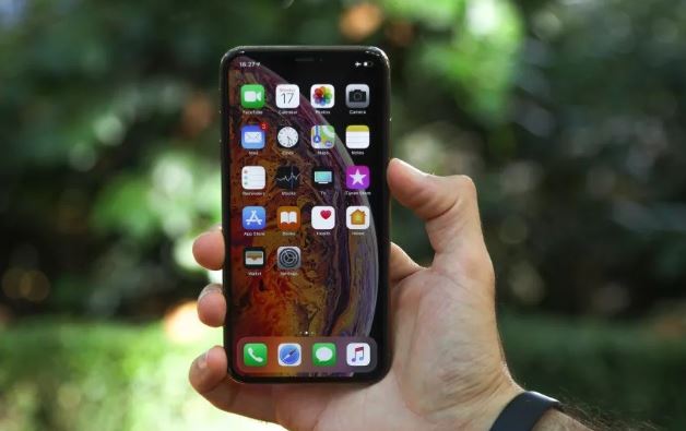 Đây là chiếc iPhone cao cấp màn OLED khổng lồ giá rẻ nhất Việt Nam, có camera tele 2x như iPhone 15