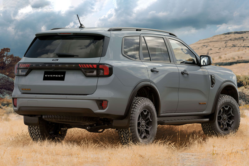 Hyundai Santa Fe có thêm đối thủ siêu ngầu, động cơ V6, giá gần 1,2 tỷ đồng