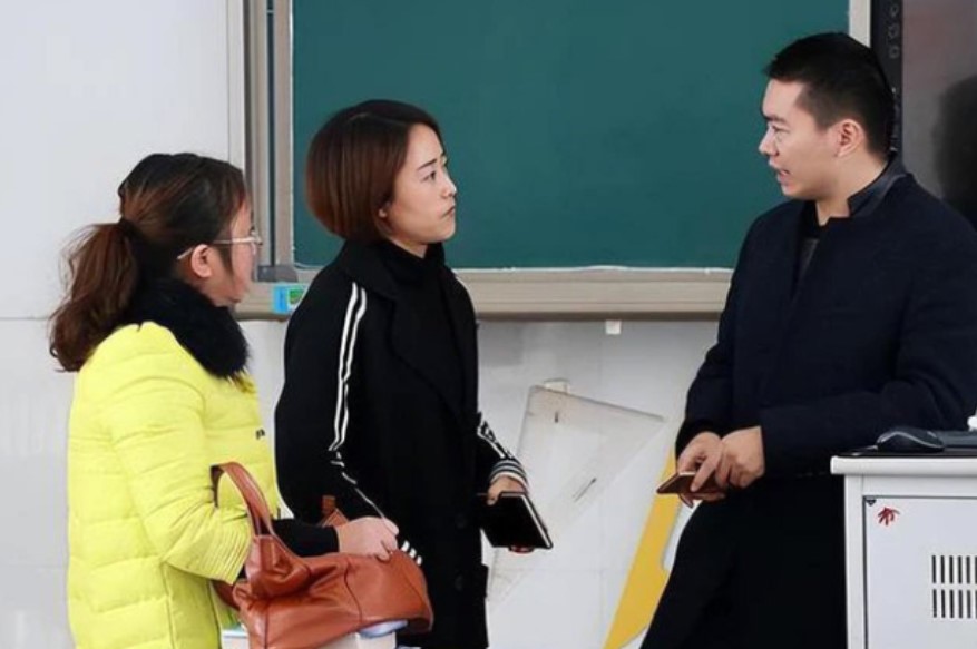 Nửa đêm nhận tin nhắn vỏn vẹn 2 câu của bố học sinh, cô giáo cảm động suýt khóc: Ngày nay có phụ huynh thế này hiếm lắm!