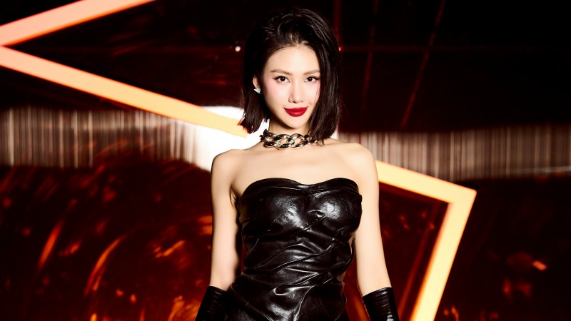 Hoa hậu Bùi Quỳnh hoa nóng bỏng khi làm host Miss Universe Vietnam 2024