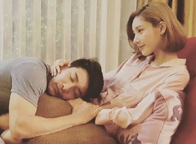 Dắt cô nhân viên xinh đẹp về nhà, cô vợ vô tình ‘giúp chồng’ có thêm cơ hội để ngoại tình