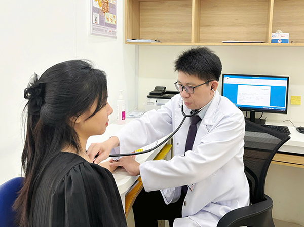 Nắng nóng gay gắt, người bệnh huyết áp cao không nên chủ quan 