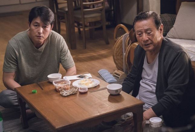 Sáng nào cũng được chồng cho 10 triệu, vợ sung sướng hưởng thụ rồi cay mắt khi biết sự thật đằng sau