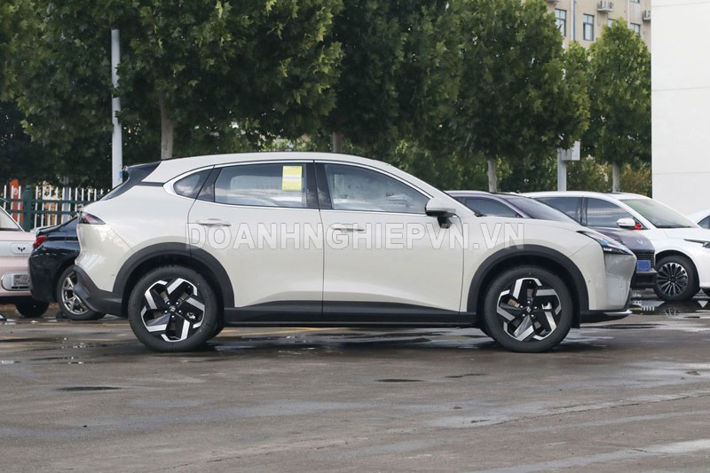 SUV thiết kế ấn tượng, ‘uống xăng như ngửi’, giá gần 400 triệu đồng, sẵn sàng lật đổ Honda CR-V