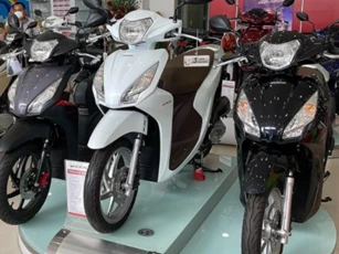 Loạt xe ga Honda chênh giá tới 10 triệu đồng trước thềm năm học mới