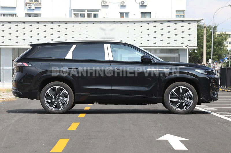 SUV ngang cỡ Toyota Fortuner, công suất 389 mã lực, siêu tiết kiệm xăng, giá ‘mềm’