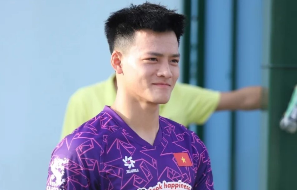 Ti&#x1EC1;n &#x111;&#x1EA1;o U22 Vi&#x1EC7;t Nam b&#xE1;o tin vui &#x111;&#x1EBF;n HLV Kim Sang Sik