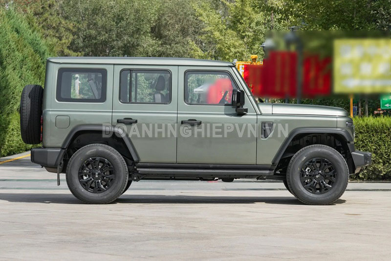 SUV địa hình 'chất' như Mercedes-Benz G63, công suất 252 mã lực, giá hơn 450 triệu đồng