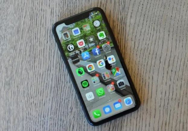 Đây là chiếc iPhone thiết kế đẹp như iPhone 15, nhiều màu hấp dẫn, vẫn mượt với giá chỉ từ 3 triệu