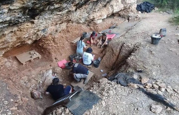 Người khác loài biến mất: Phát hiện gây bối rối trong hang đá